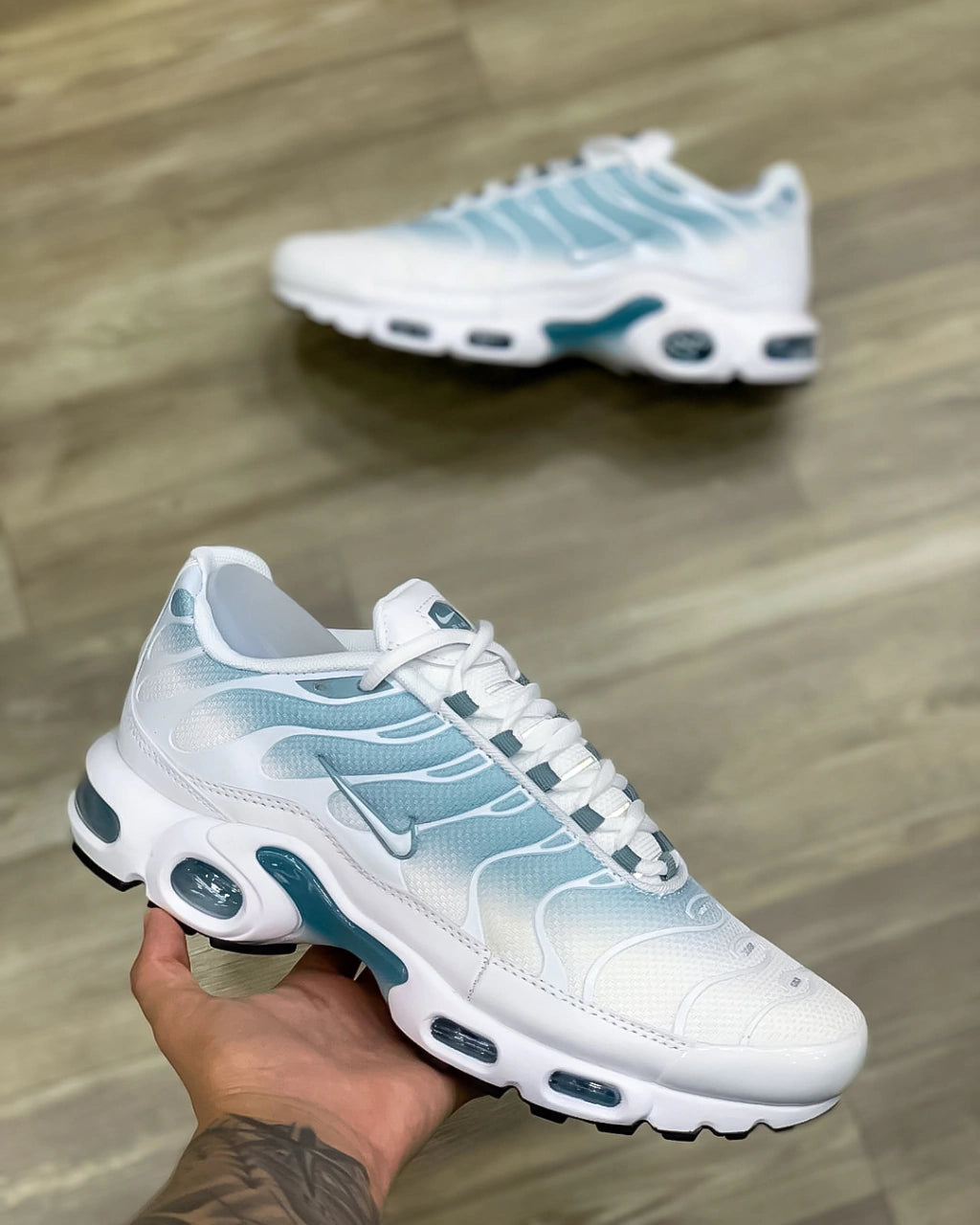 NIKE AIR MAX TN PLUS 1 - BRANCO E VERDE DEGRADÊ